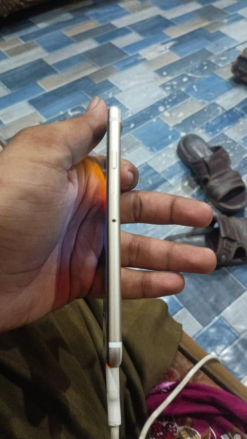 Apple iPhone 7 2