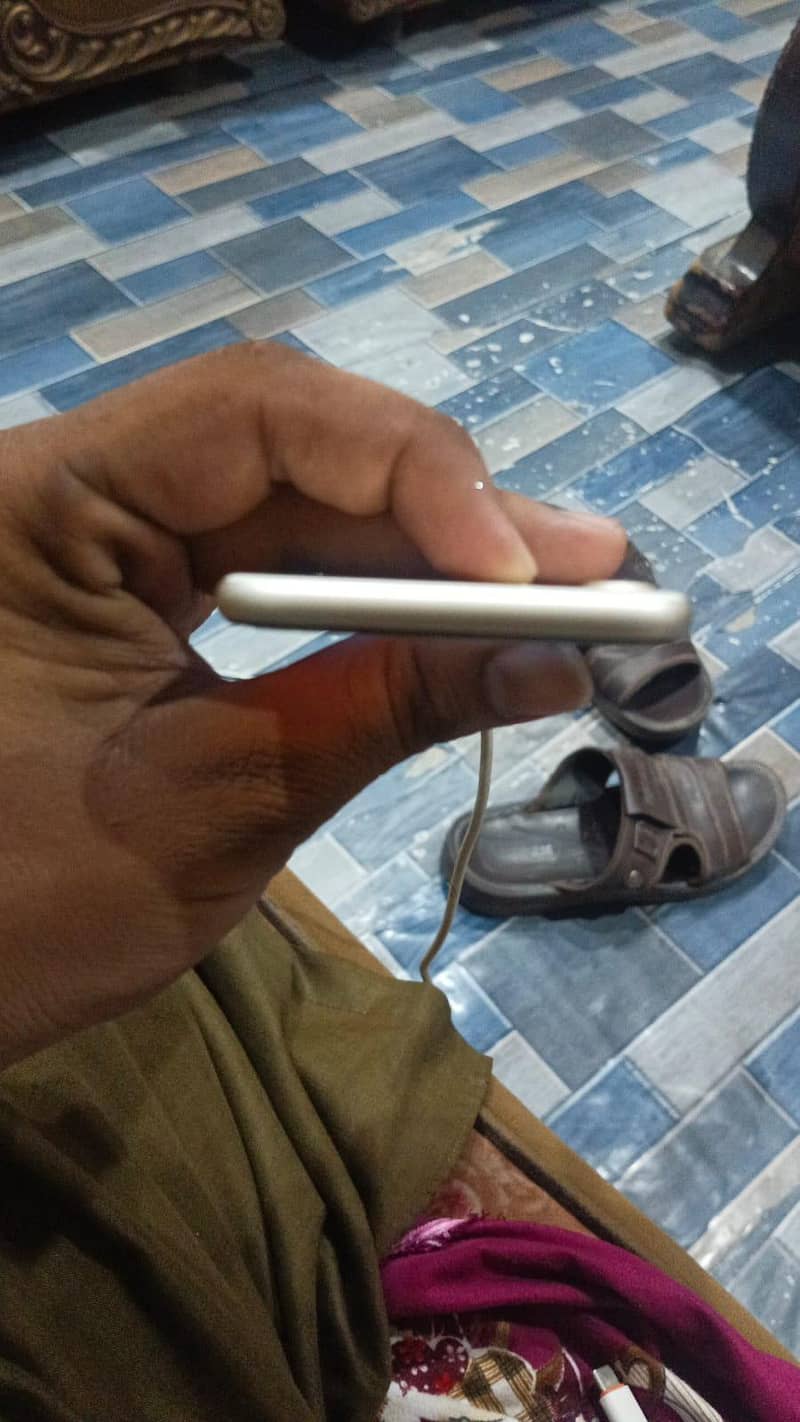 Apple iPhone 7 3