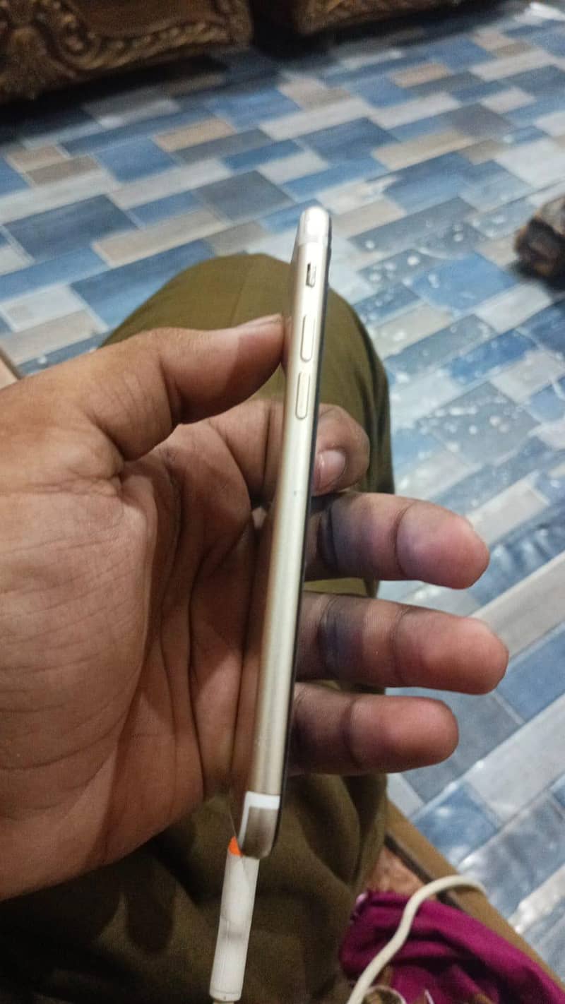 Apple iPhone 7 4