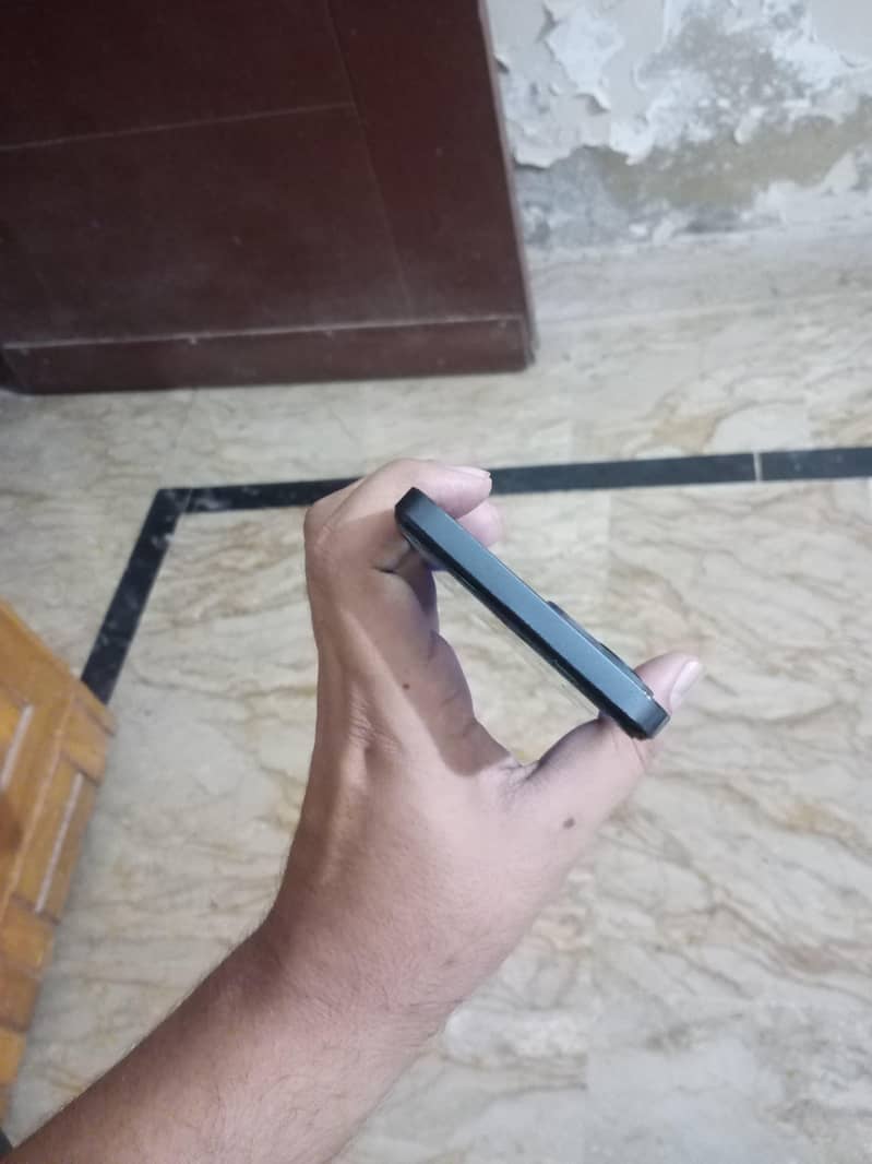 Realme C35 4