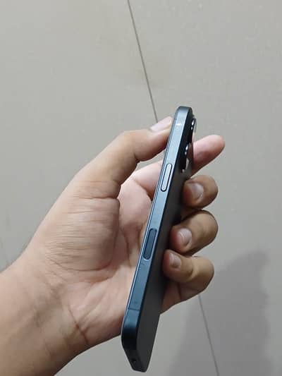 Apple iPhone 16