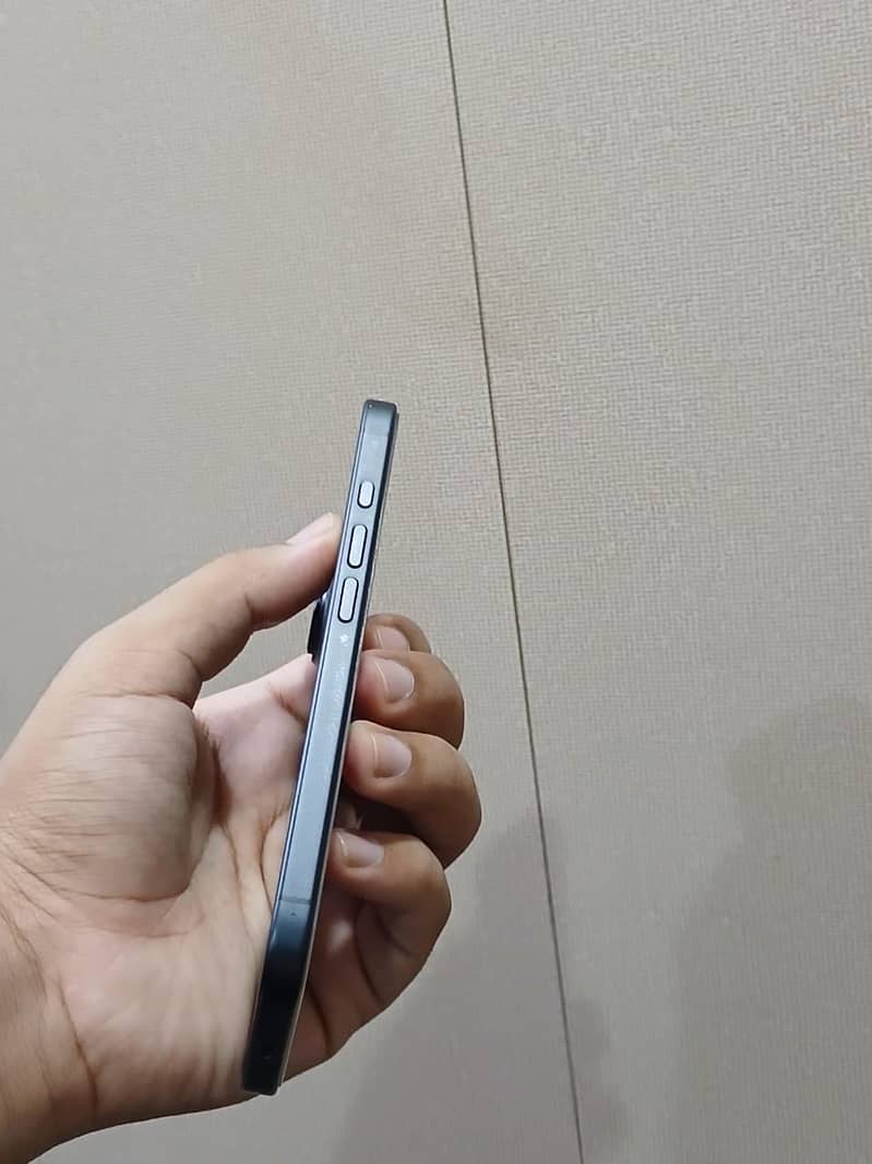 Apple iPhone 16 2