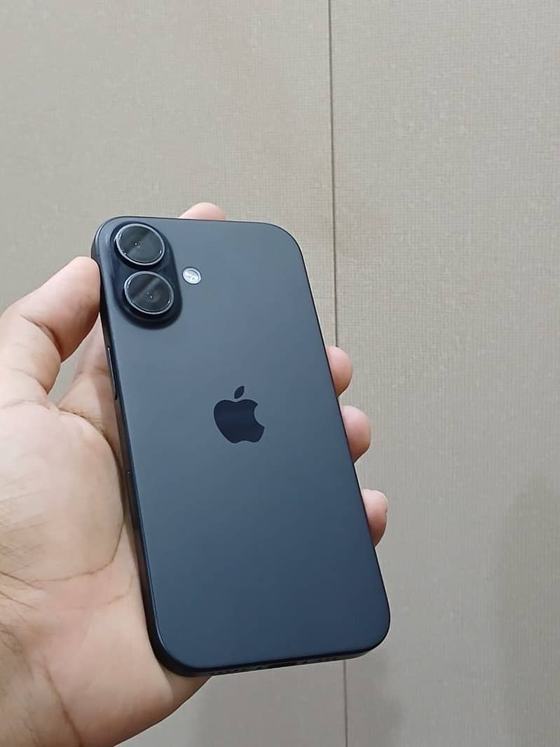 Apple iPhone 16 4