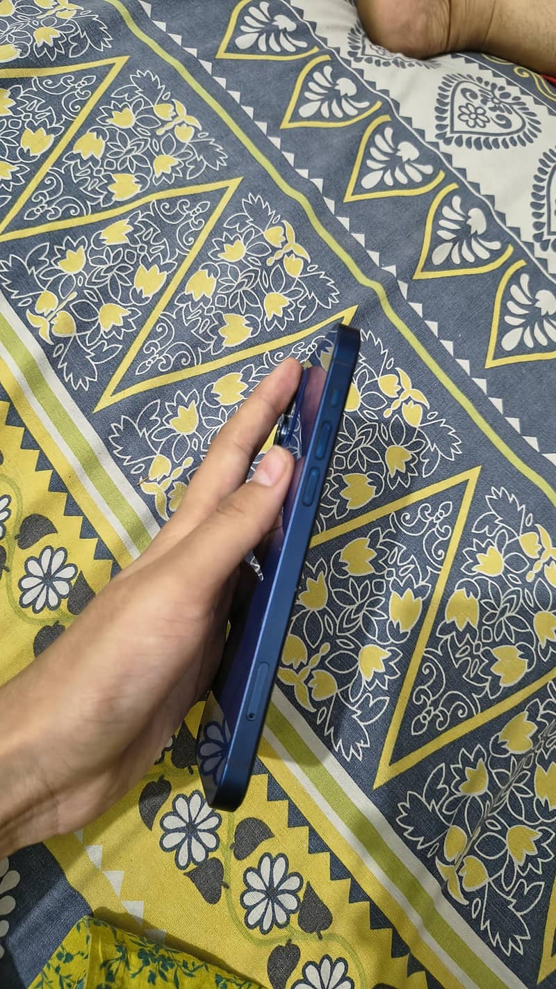 Apple iPhone 12 3