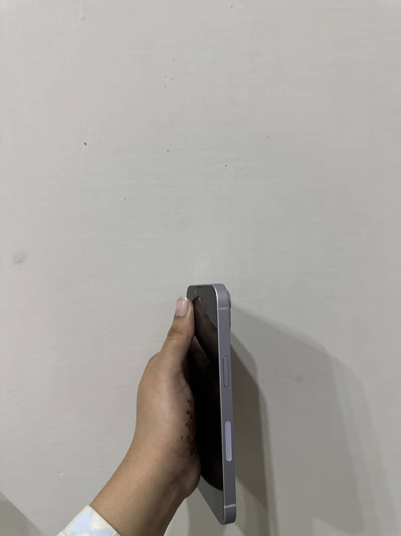 Apple iPhone 14 3