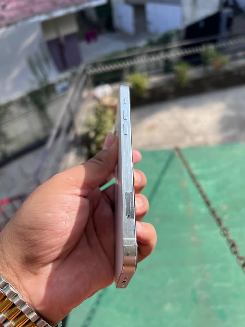 Apple iPhone 12 Pro 4