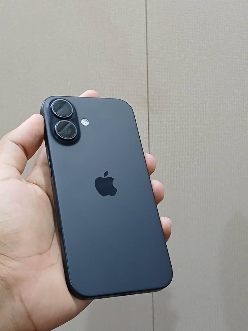 Apple iPhone 16 0