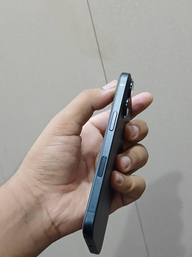 Apple iPhone 16 4