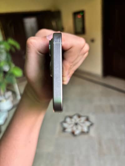 Apple iPhone 15 Pro Max 256gb jv 79% health