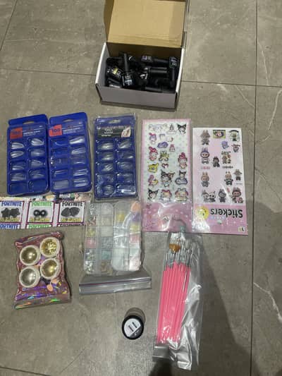 Nail/press ons equipments