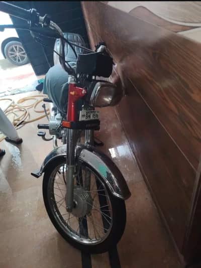Honda cd70 red
