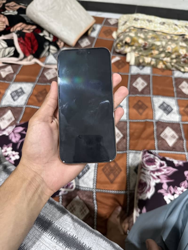 Iphone 16 pro max 3