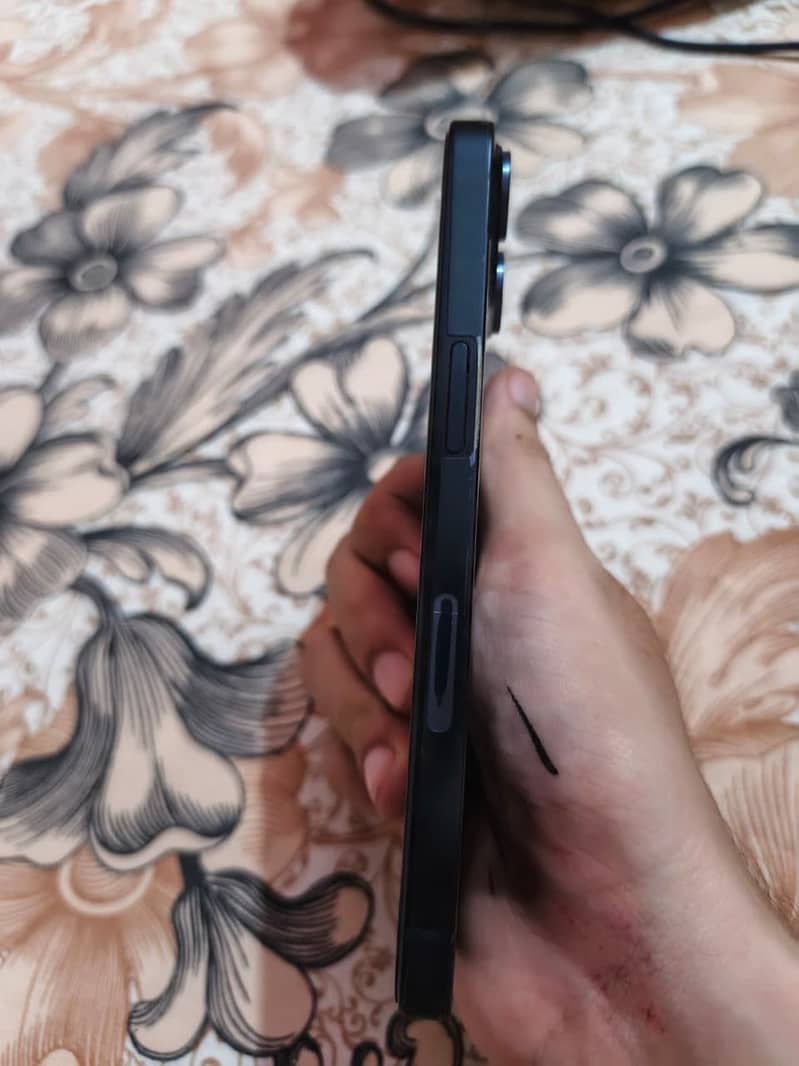 Apple iPhone 13 6