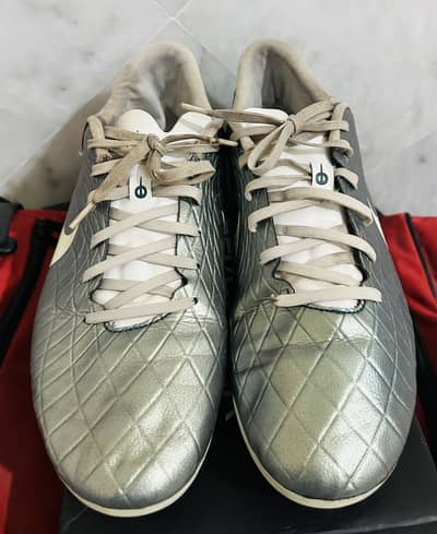 Genuine pair of Nike Tiempo Top Soccer Cleats (Used)