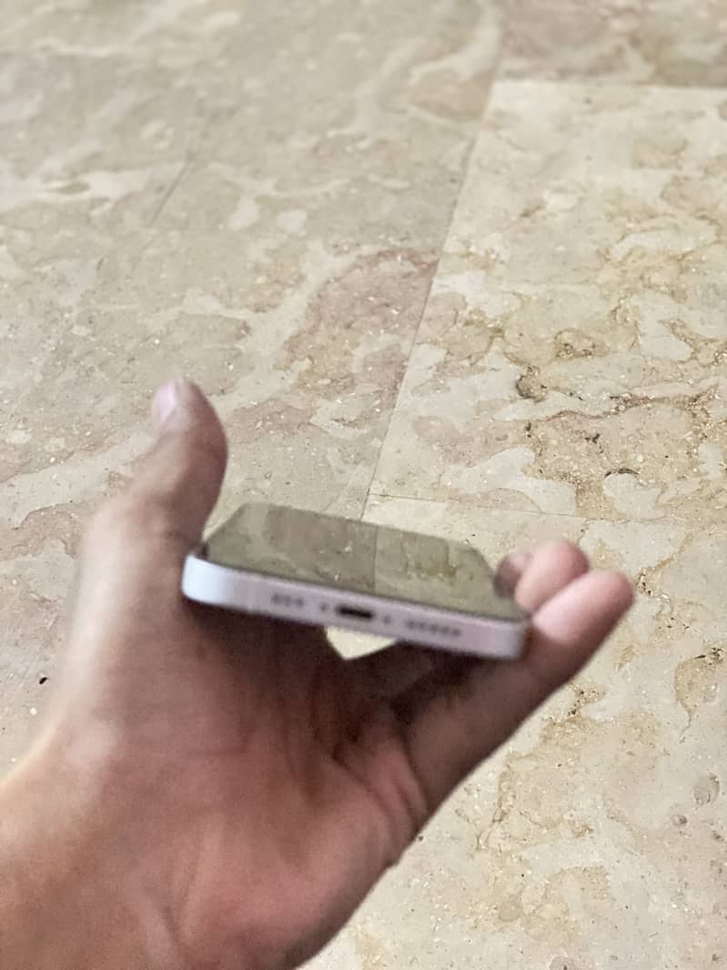 Apple iPhone 12 0