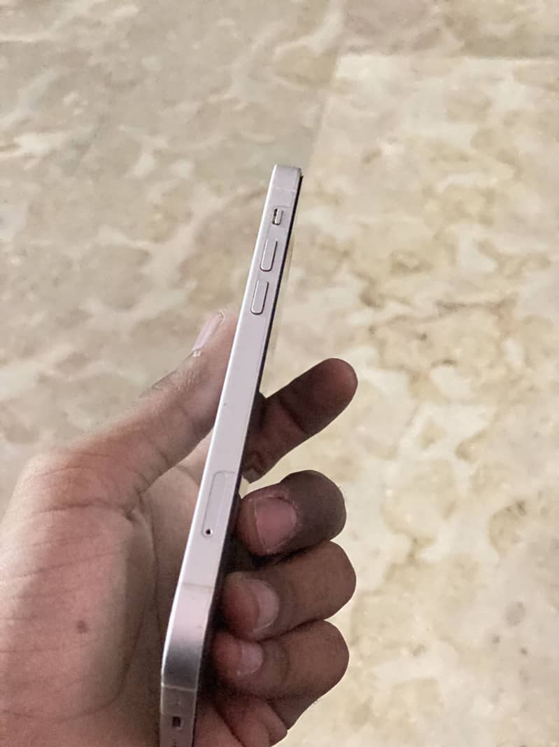 Apple iPhone 12 1