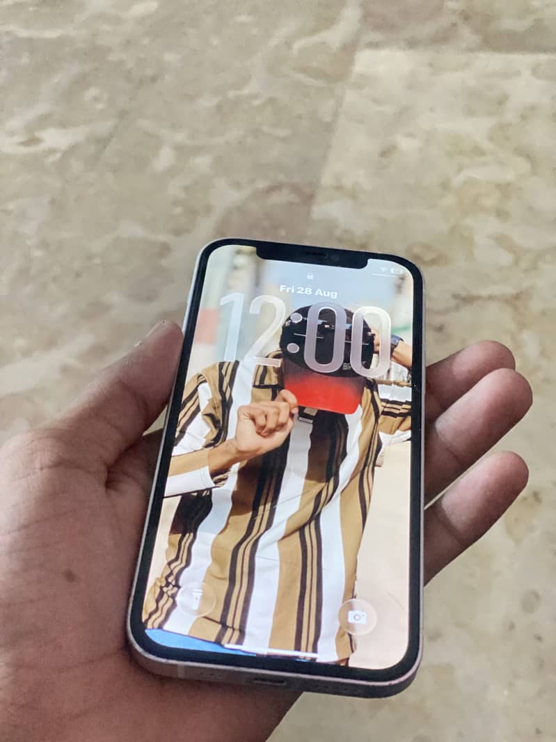 Apple iPhone 12 2