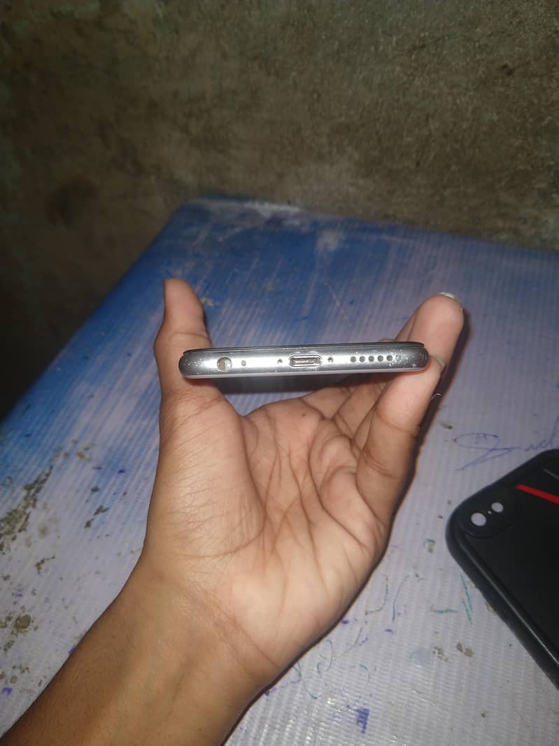 Apple iPhone 6S 4