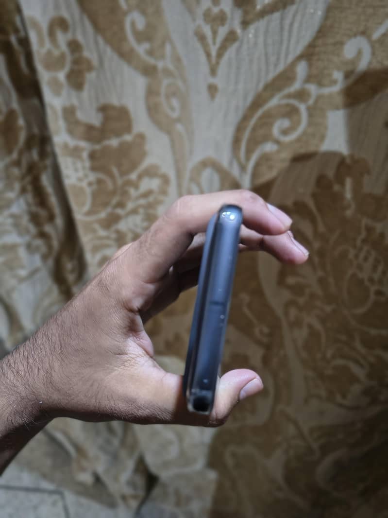 Google Pixel 8 4
