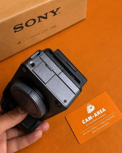 Sony FX3 Full Frame Cinema Line Camera, Complete Box, Low shutter