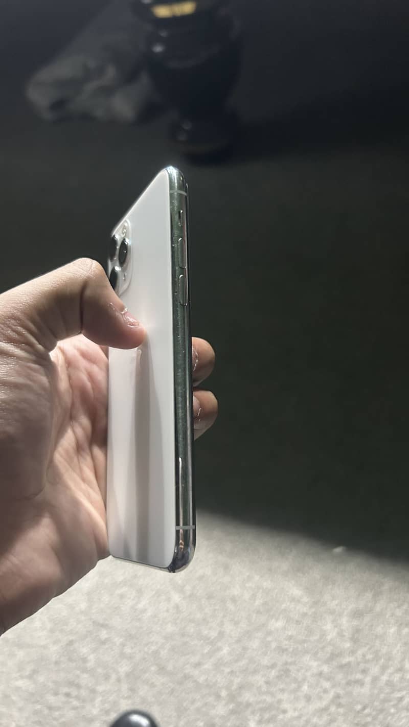 Apple iPhone 11 Pro 2