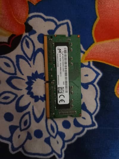 8GB laptop RAM stick (SO-DIMM).
