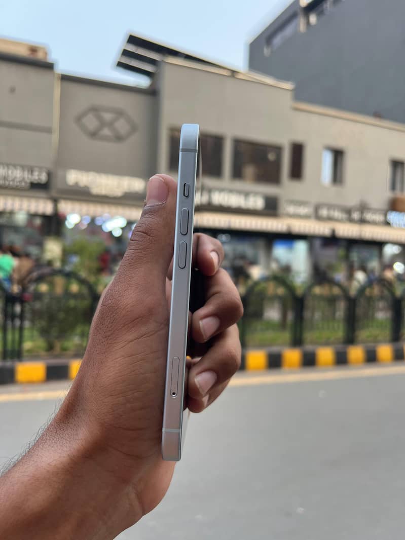Apple iPhone 15 3