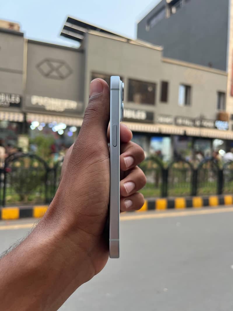 Apple iPhone 15 6