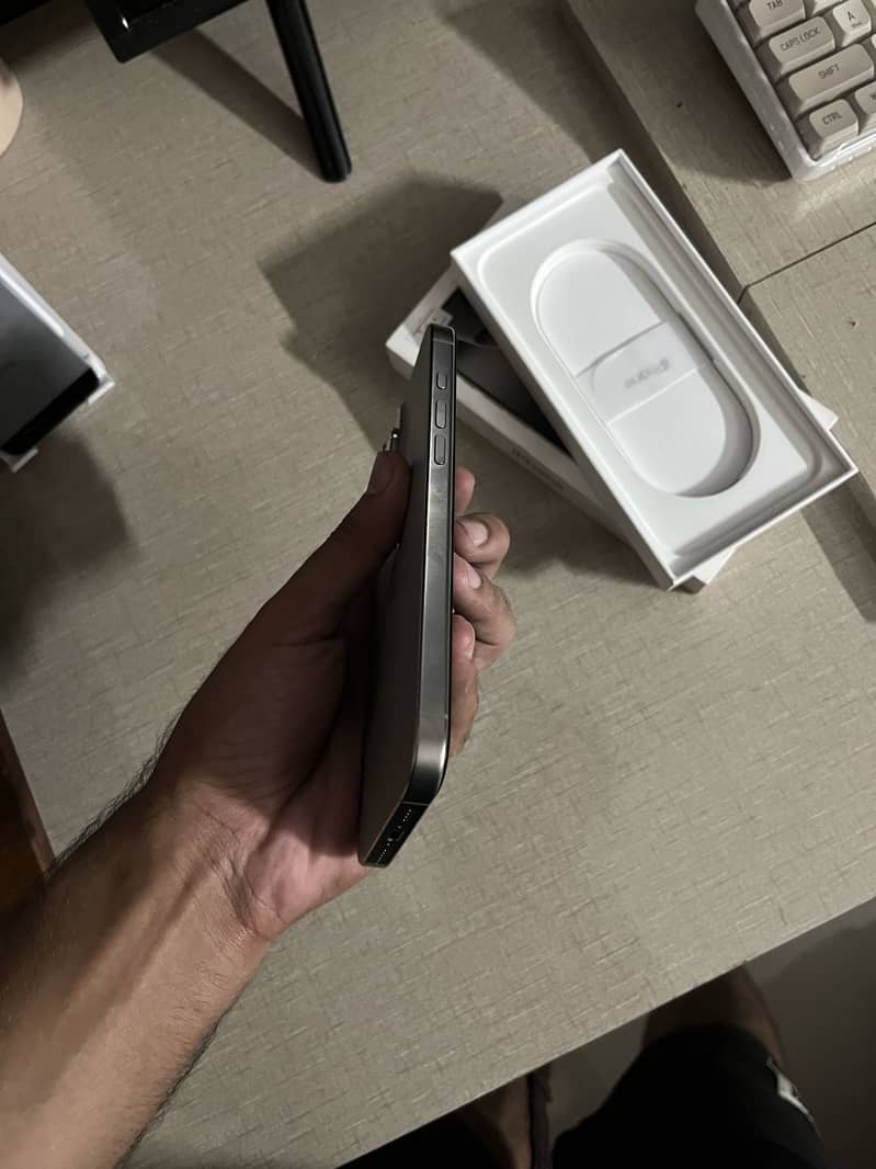 Apple iPhone 16 Pro Max 3