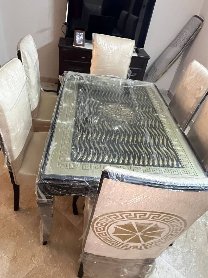 Dining table 4
