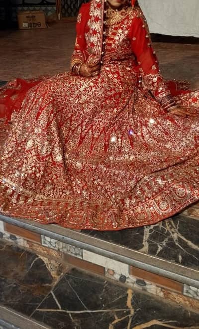 bridal dress with jewelry and sendels