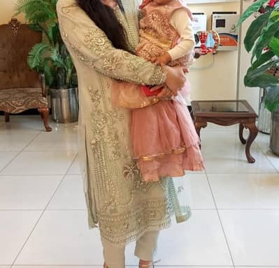 barque Ka dress hai original full cut Dana Kam huia ha midum to large