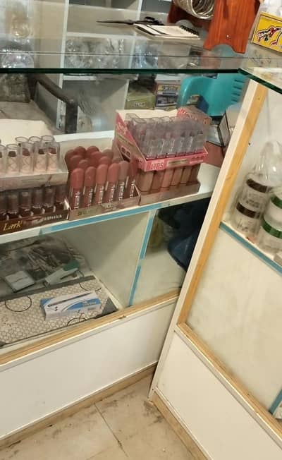 cosmetics jewellery shop