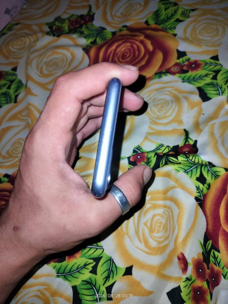 Apple iPhone 11 3