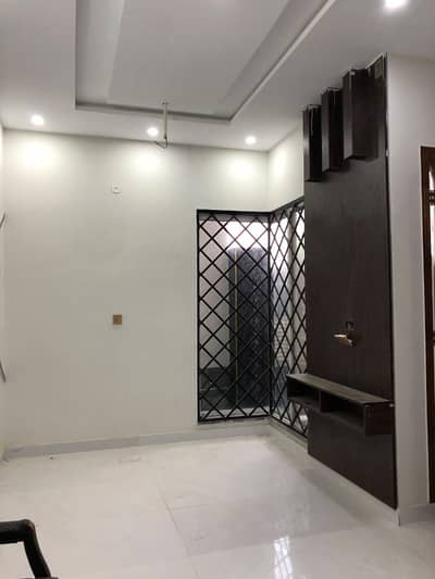Lower portion for Rent with Gas
