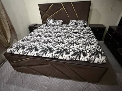 Bed with Dressing and Side Table