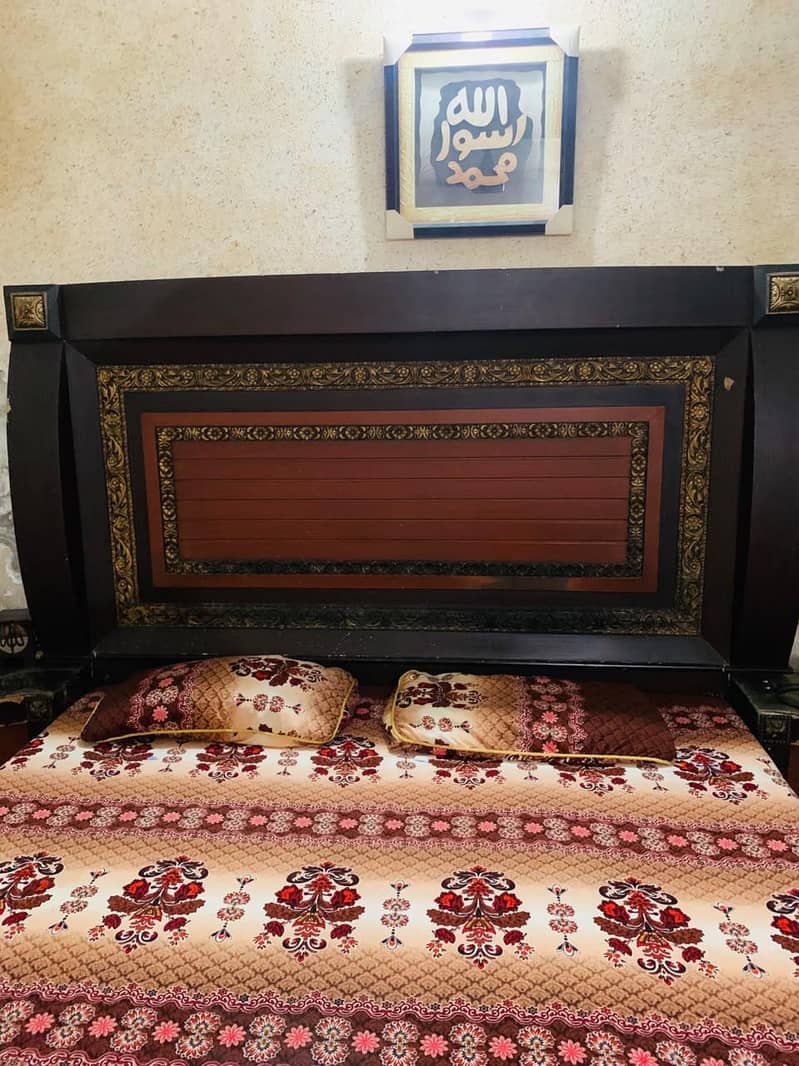 bed and dressing 0