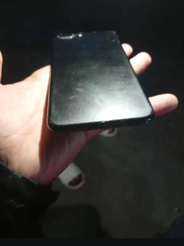 Apple iPhone 7 Plus 1