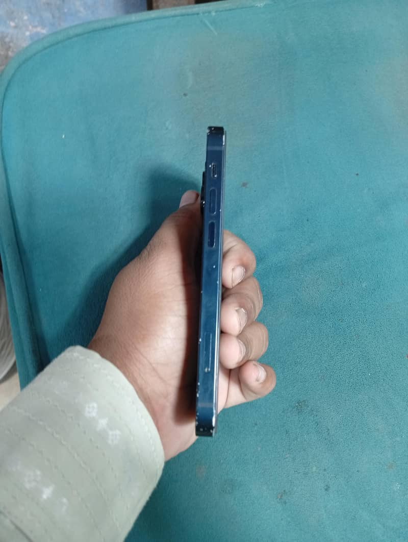 Apple iPhone 13 mini 1