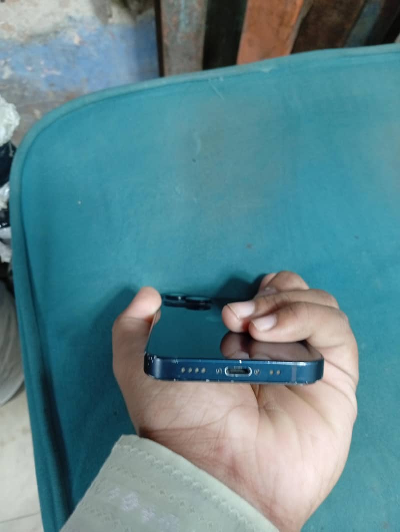 Apple iPhone 13 mini 4