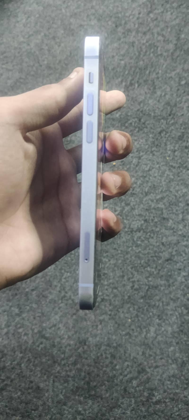 Apple iPhone 12 4