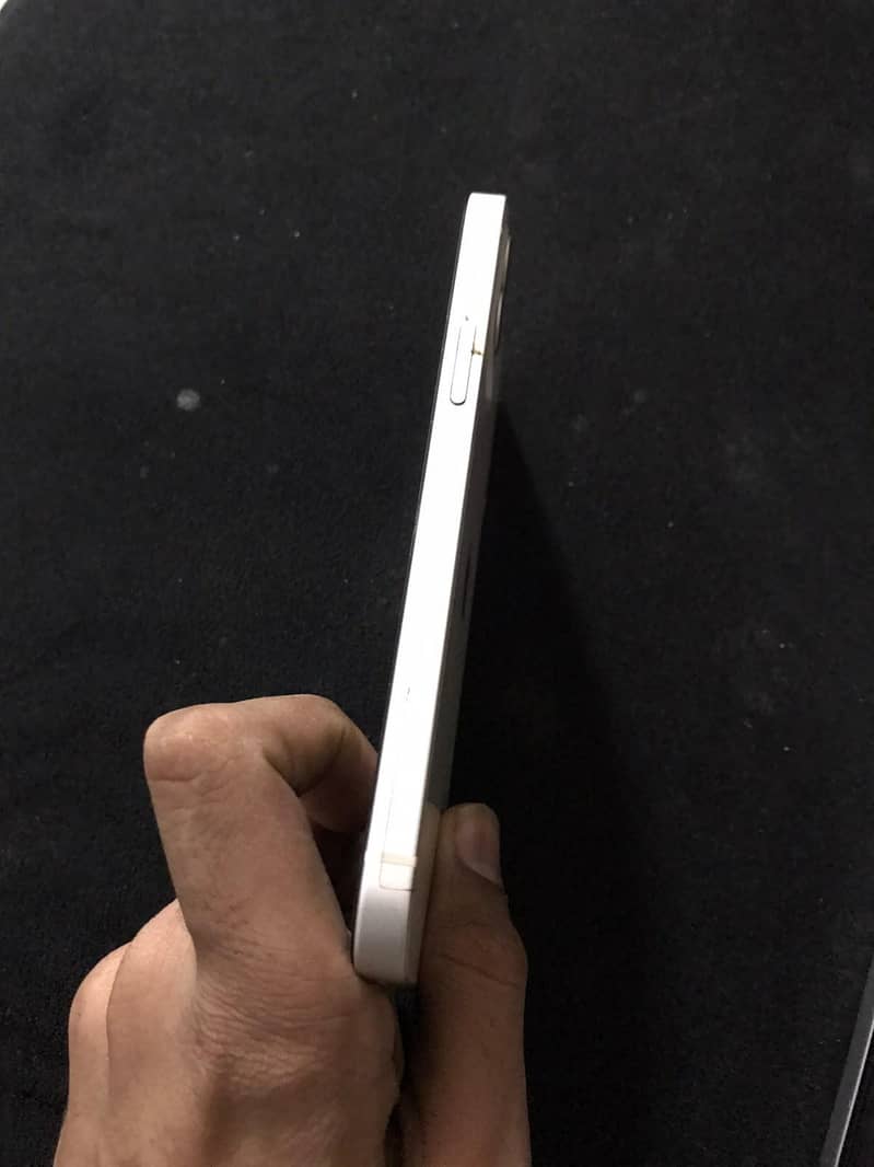 Apple iPhone 12 3