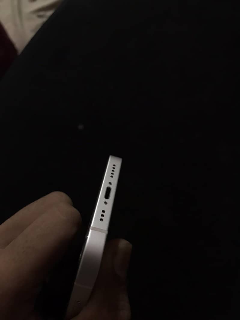 Apple iPhone 12 4