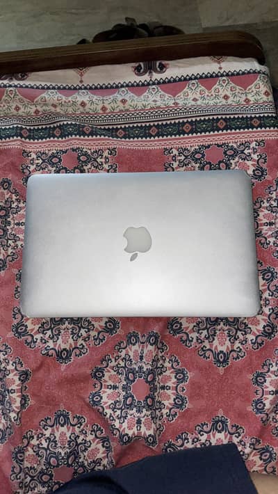 Macbook Air 11 inch i5