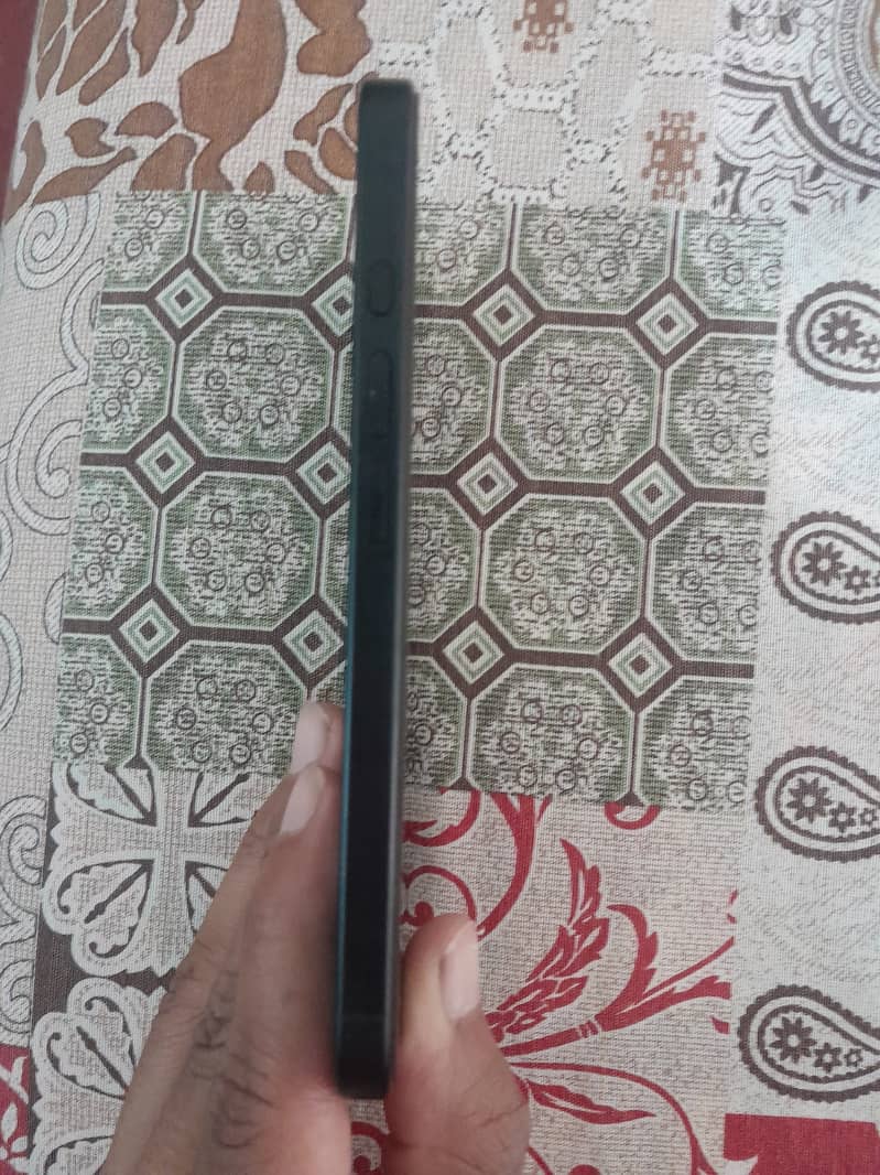 Apple iPhone 16 1