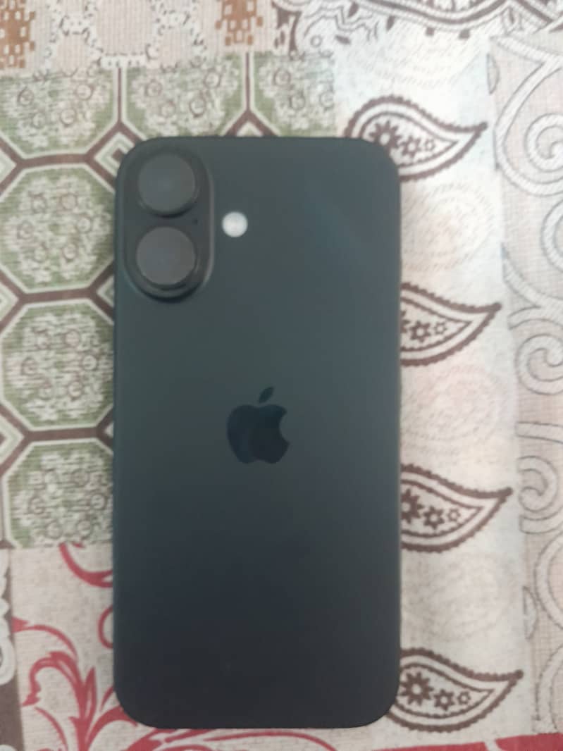 Apple iPhone 16 2