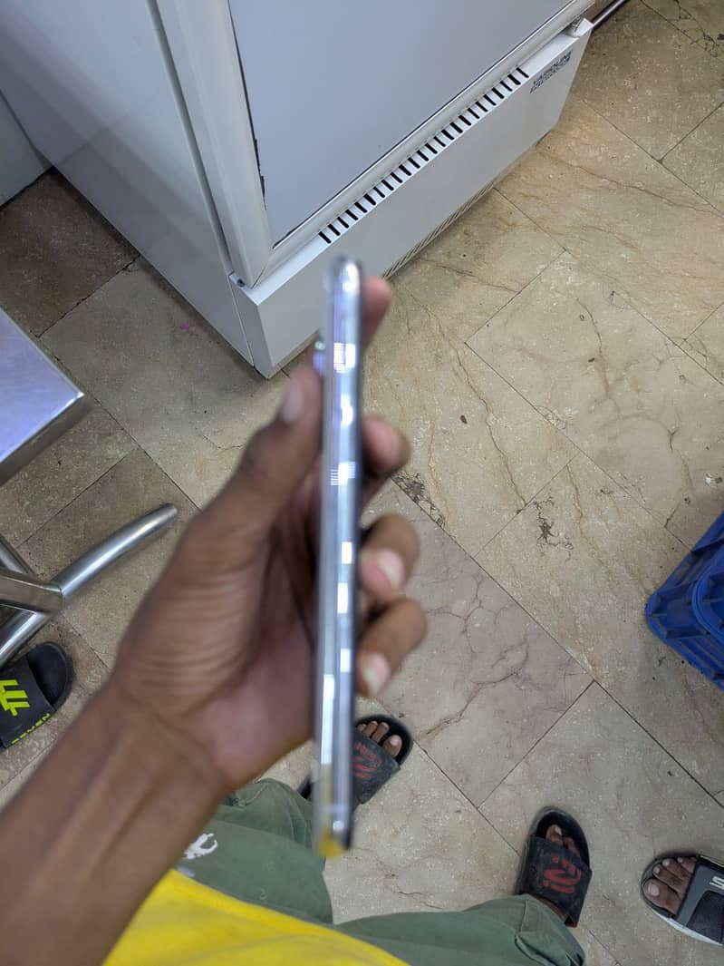 Apple iPhone X 3