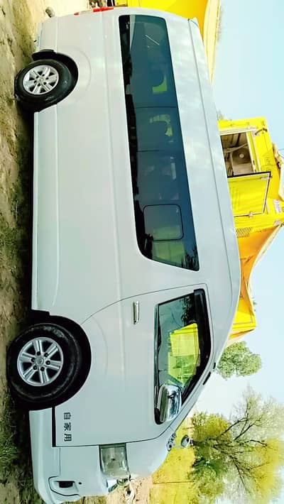 Toyota Hiace 2018 total orangnal