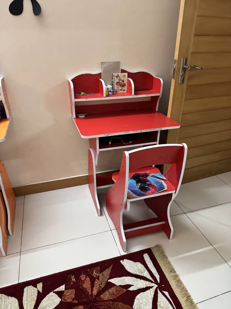 STUDY TABLE WITH CHAIR 0