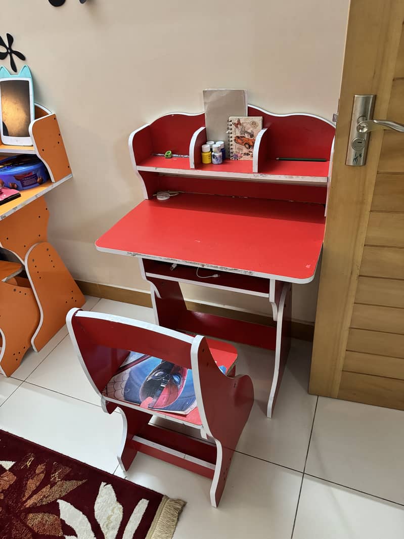 STUDY TABLE WITH CHAIR 4